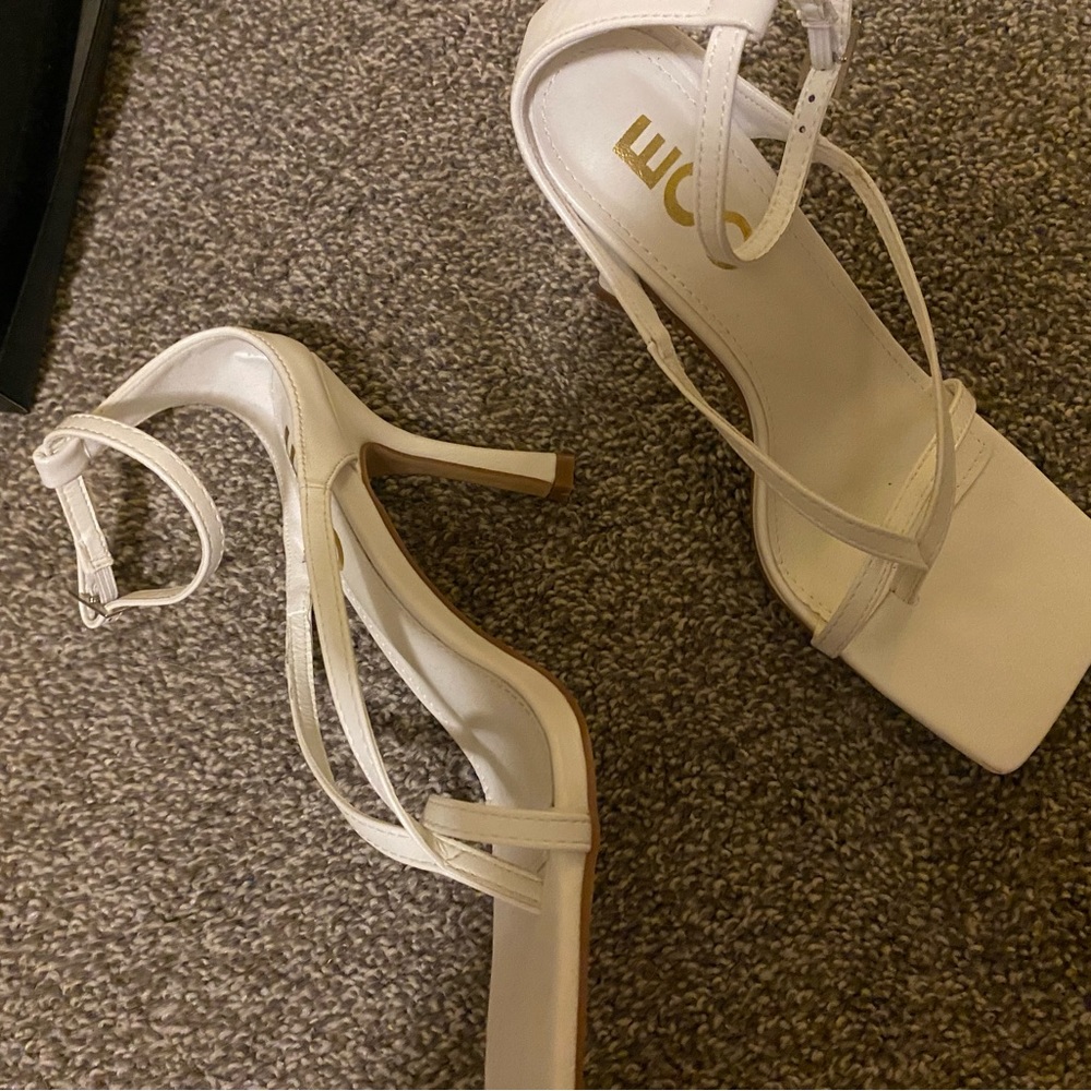 White heels - Picture 4 of 4